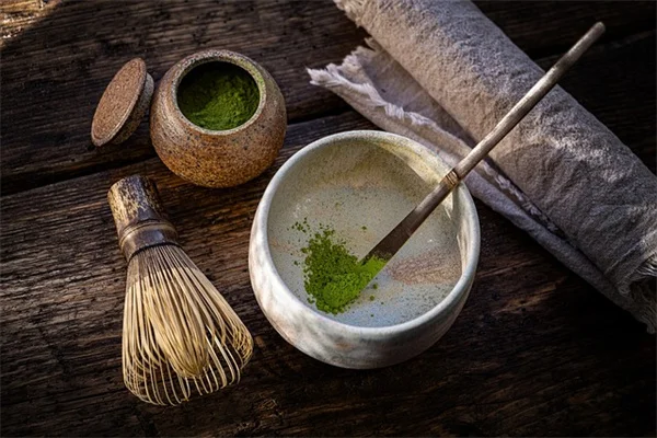 庭の植物で作る自然な卵染めのコツ