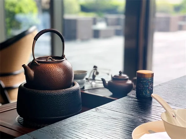 雑草は抜くべき？残すべき？庭のプロが教える正解のない選択