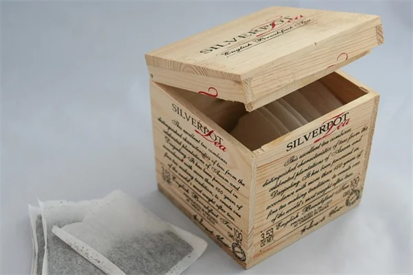 私が教える！天然素材で作るDIYクリスマス花環の簡単ステップ